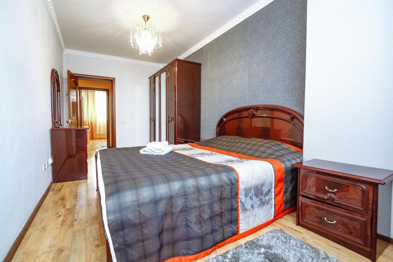 Two Bedroom Apartment On Syganak Street 64-1 Astana Eksteriør billede